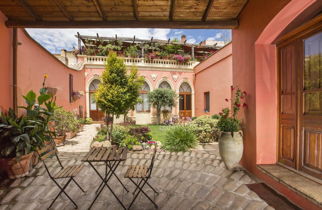 Casa Isotta Panzió Quartu SantʼElena Kültér fotó
